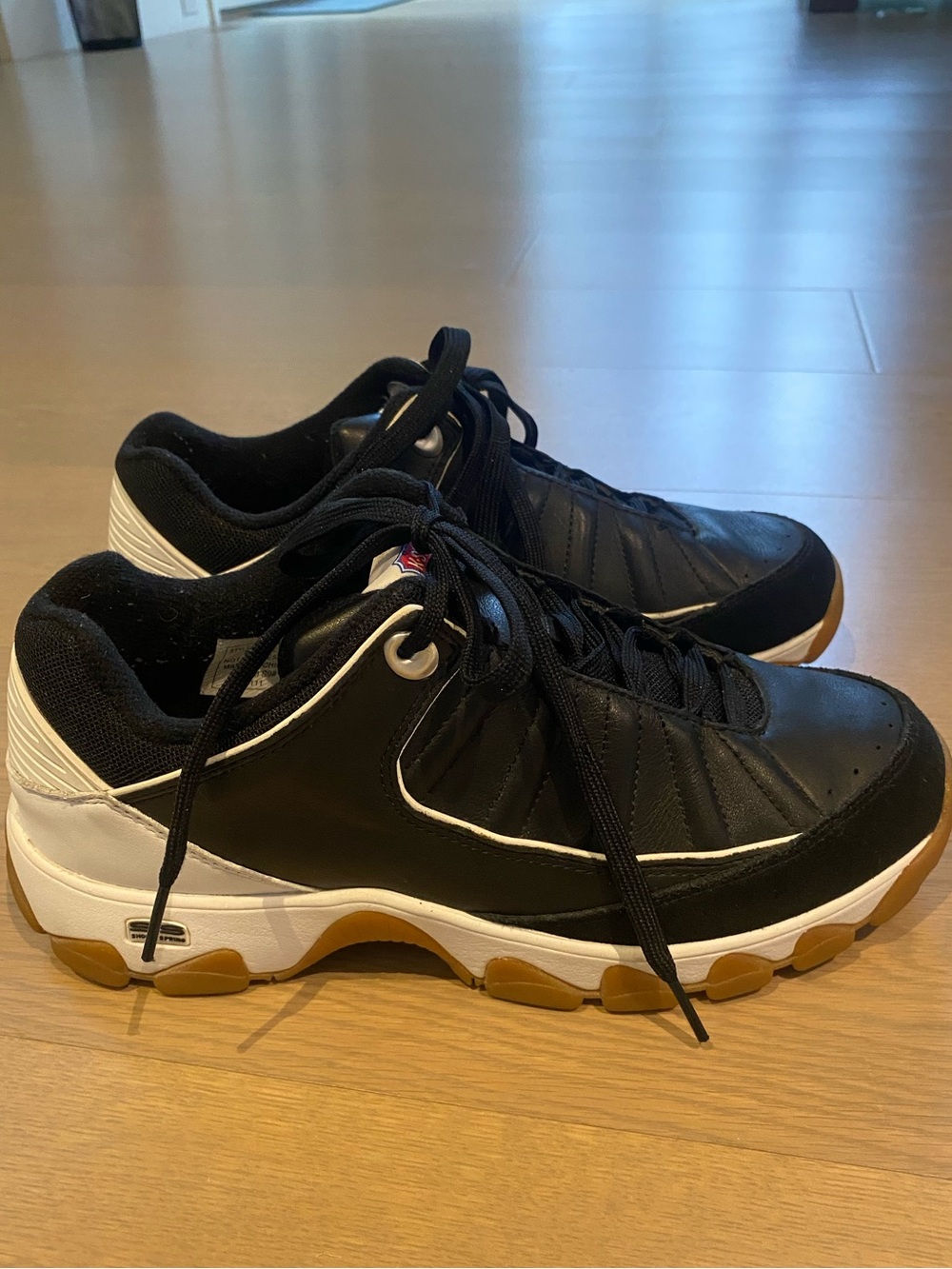 K Swiss Men's Black and White Low-Top Athletic Sneakers